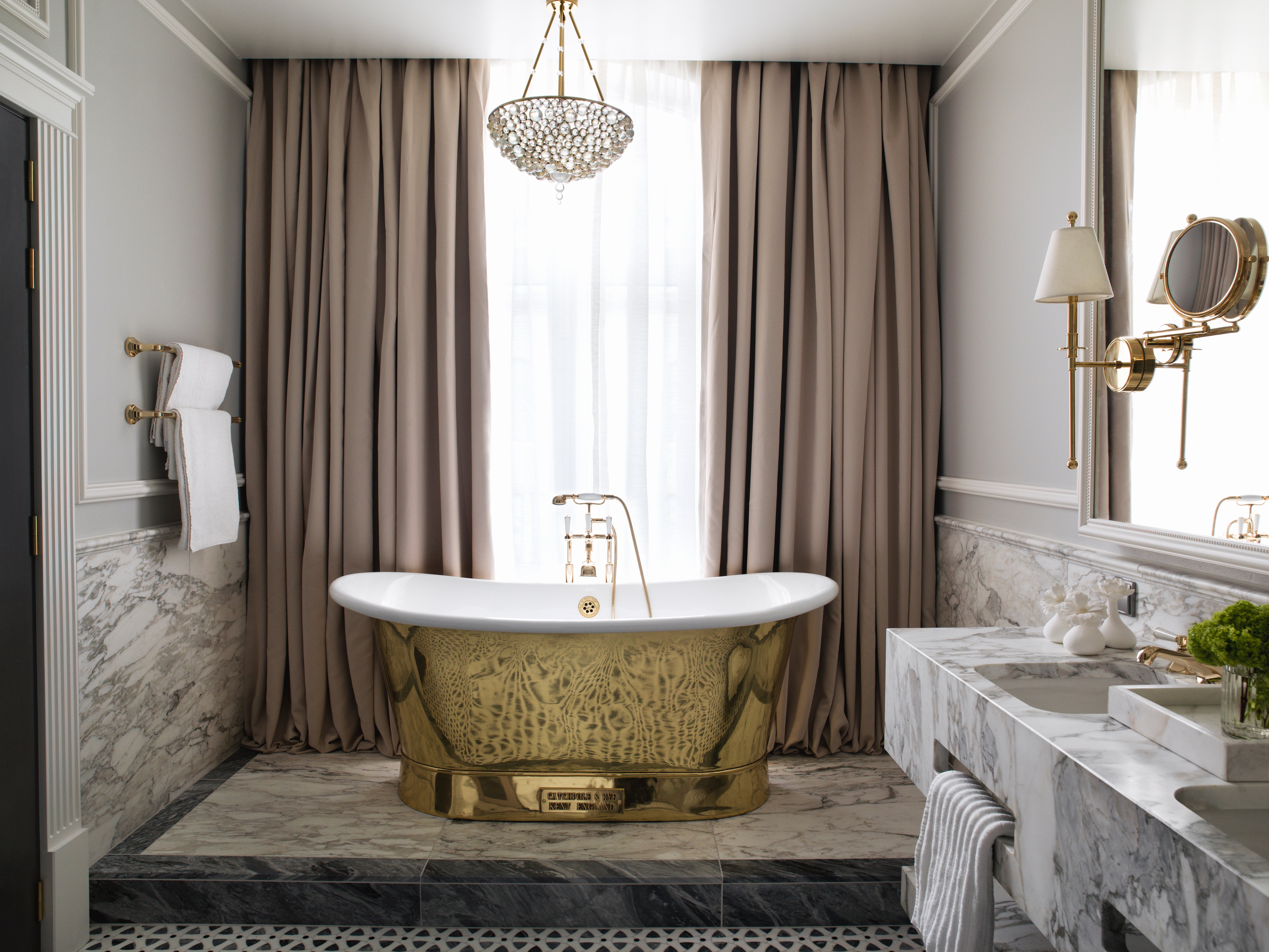 (C)Metropolis arkitektur & design_BritanniaHotel_SignatureSuite_photoDreyer+Hensley_interior