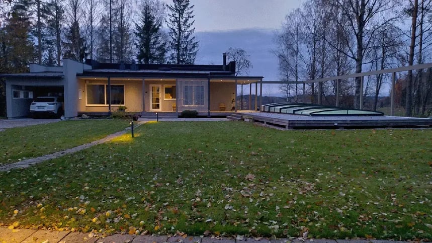 Salo yard sauna in its rural setting of meadows, with a view to the lake.