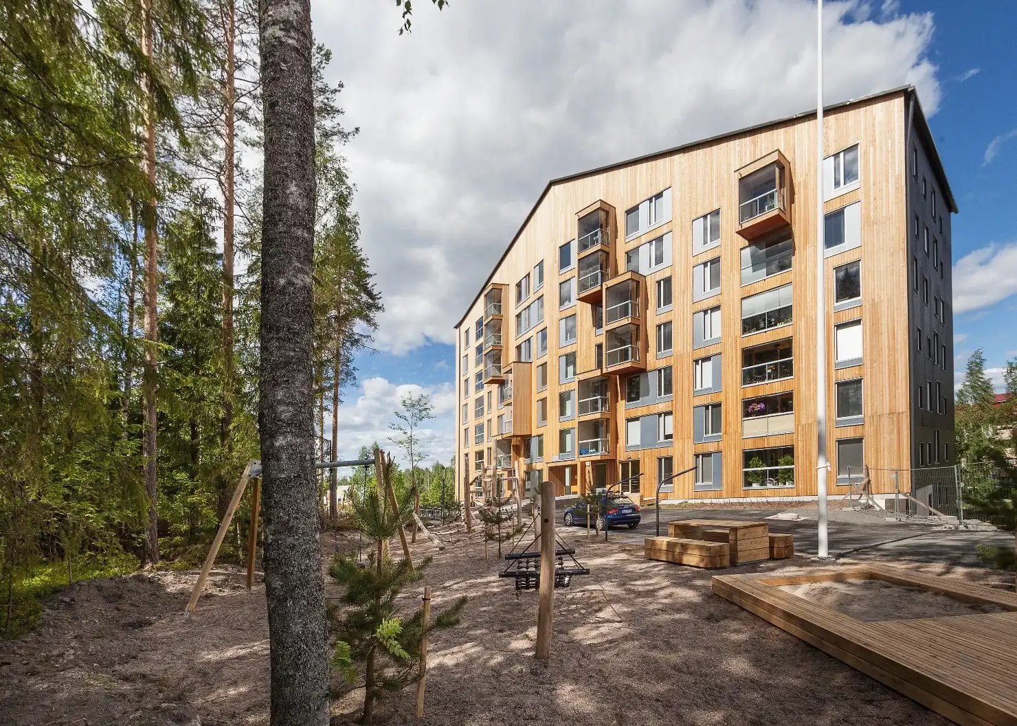 Jyväskylän Puukuokka I leikkipuiston suunnasta katsottuna.