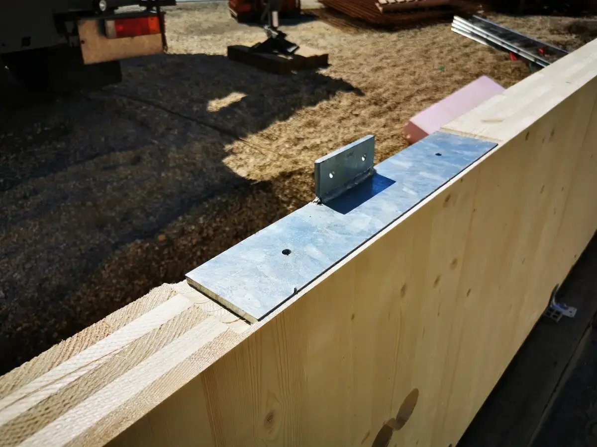 Close view of a wooden wall. 