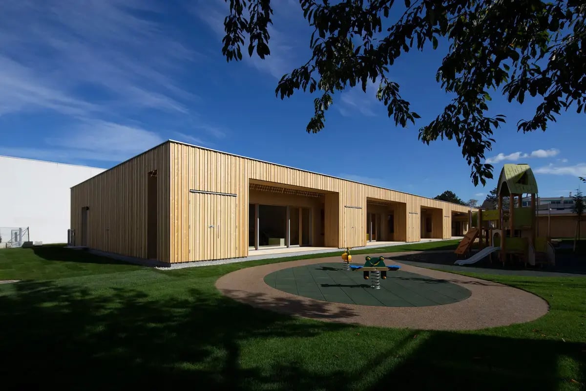 Kindergarten Deutsch-Wagram seen from the playground. © Juri Troy