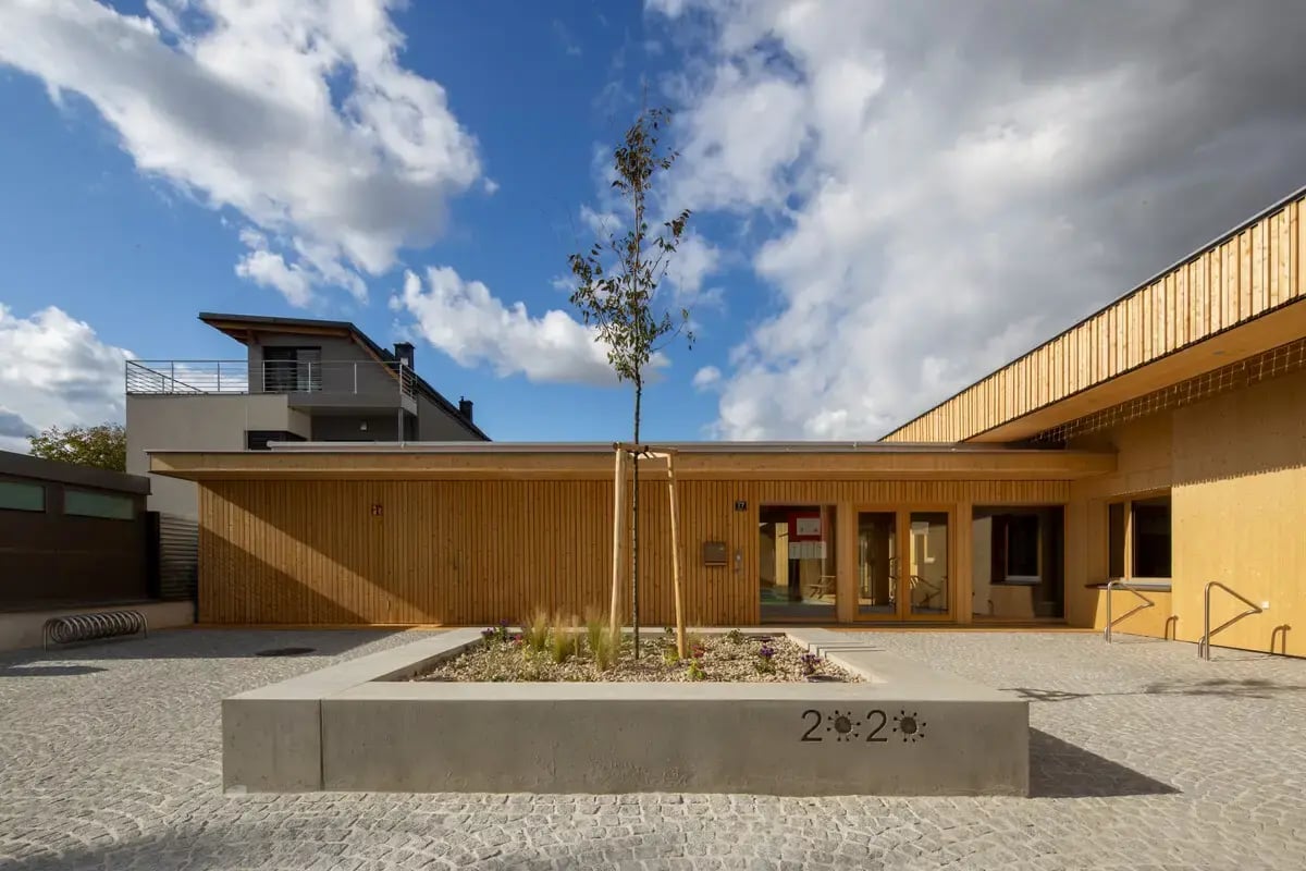 Main entrance of Kindergarten Deutsch-Wagram. © Juri Troy