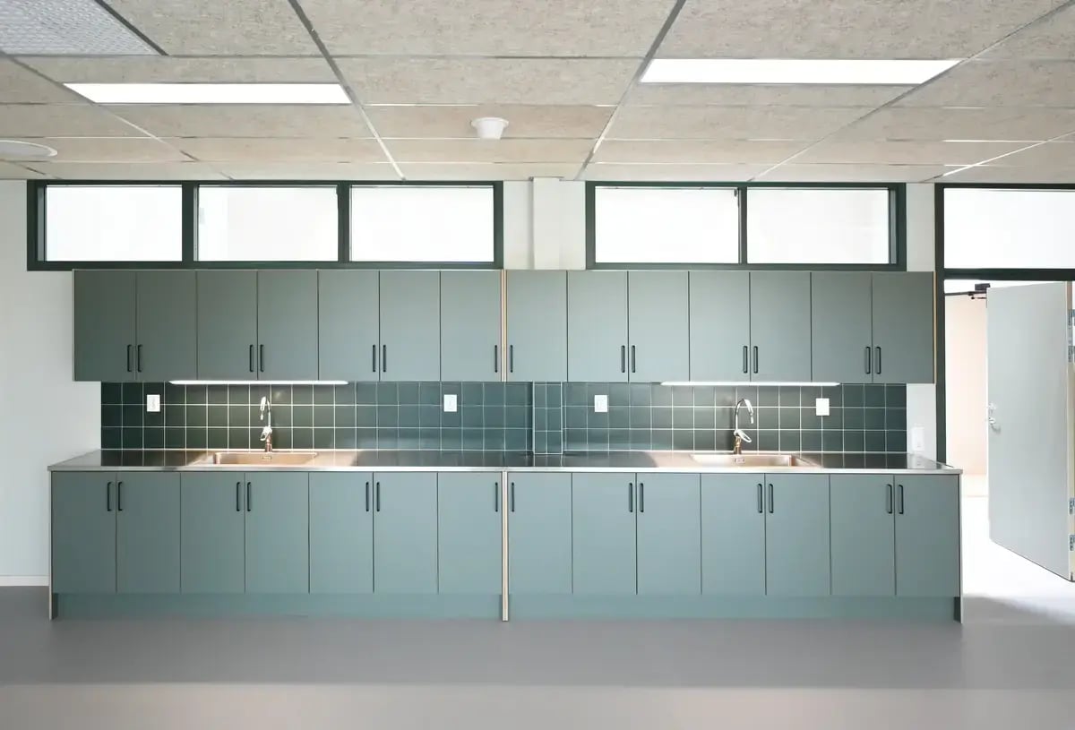 Keittiö Hjortsjöskolan-koulussa.